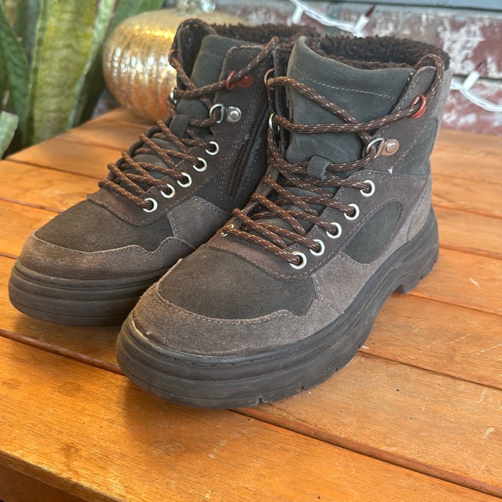 Very cool Zara boots man 7.5